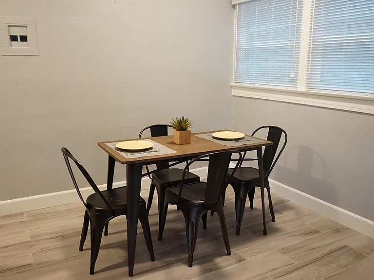 5433 Harold Way #104 — Photo 6
