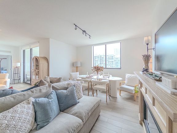 3rd image of 999 SW 1st Ave APT 3204