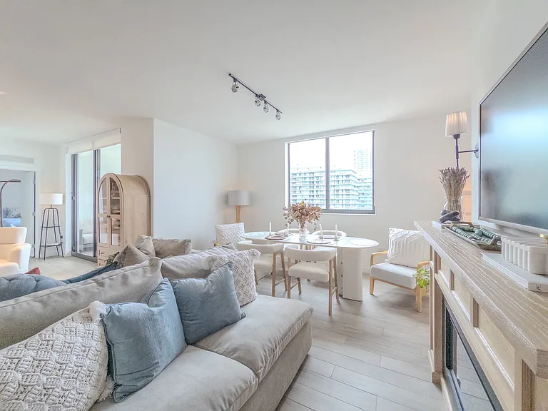 999 SW 1st Ave #3204 — Photo 3
