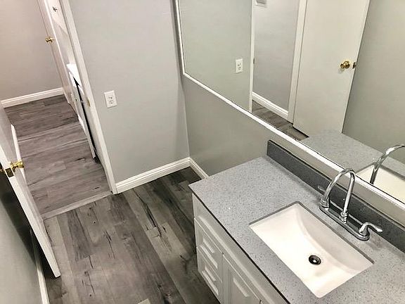 5th image of 1333 S Bundy Dr APT 1