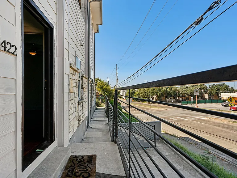 422 N Marlborough Ave — Photo 25