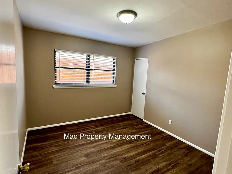 1113 Parr St — Photo 12