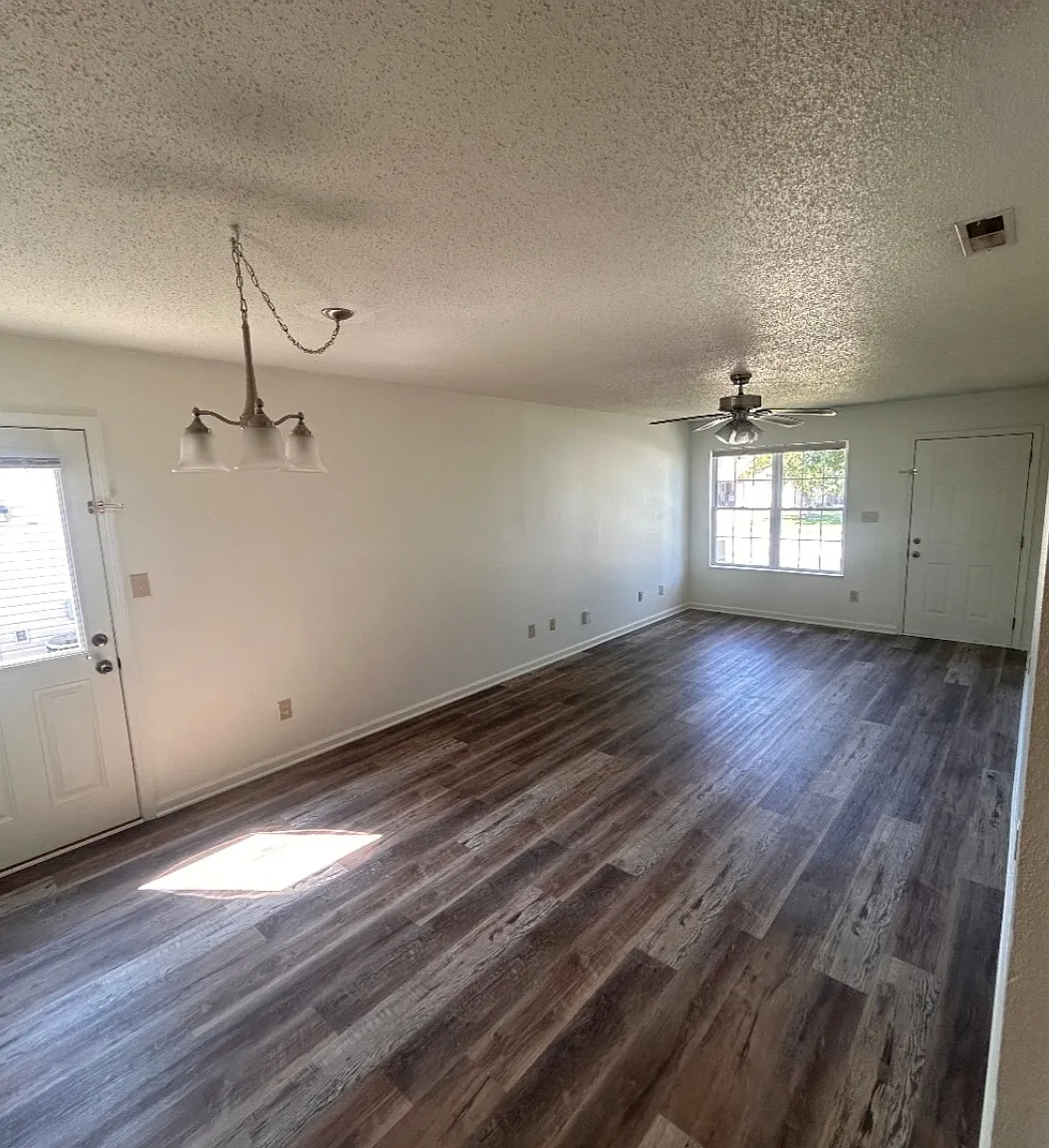 2 bed, 925 sqft, $1,300 — Photo 4
