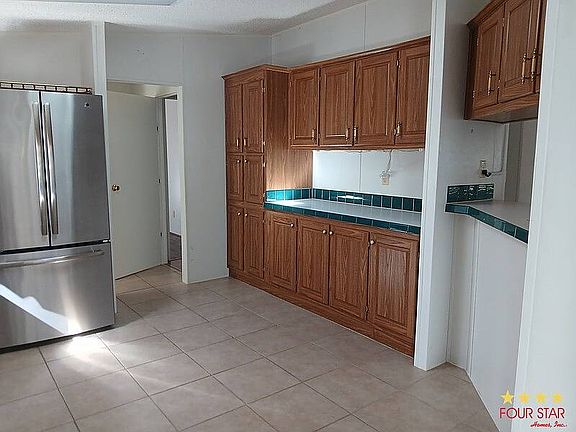 5th image of 408 Kingslake Dr