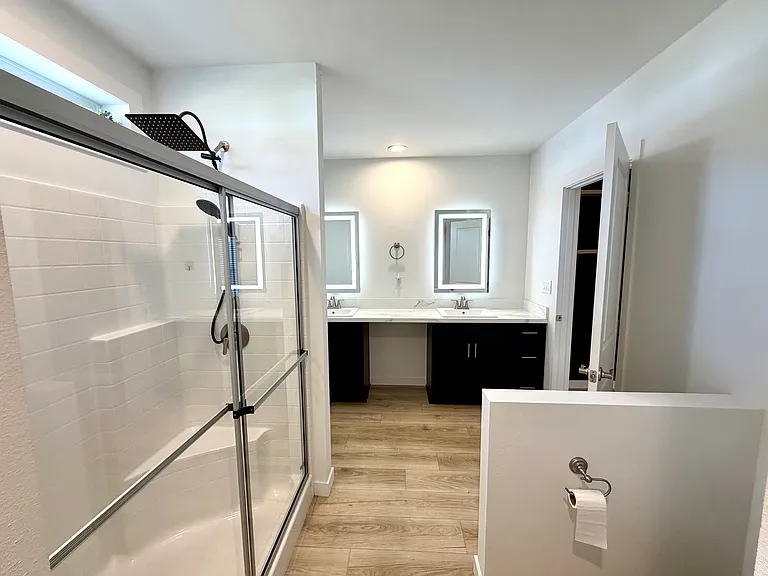 317 W 8th St #25 — Photo 16