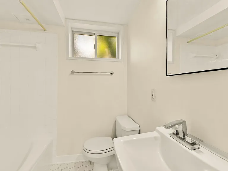 7208 Delfield St — Photo 41