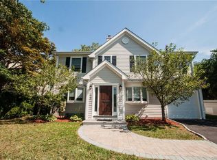 215 Lincoln Pl, Eastchester, NY 10709