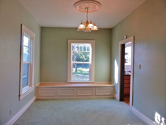 4th image of 1042 Blaine St