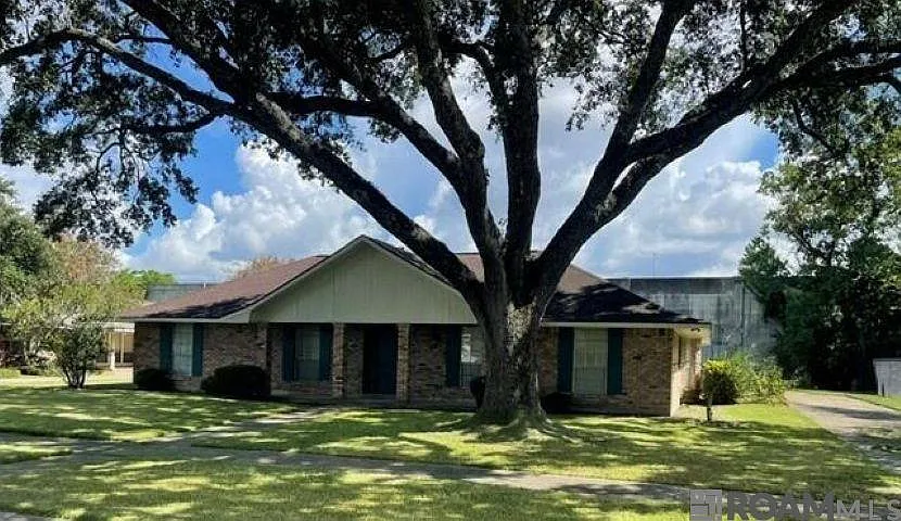 4 bed, 2790 sqft, $2,600 — Photo 1
