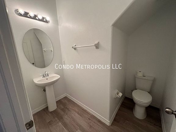 2nd image of 1401 Priory Cir