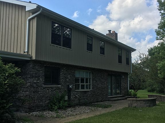 2nd image of 137 Graymoor Ln