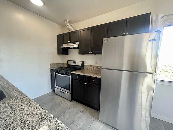 4th image of 649 Ocean Park Blvd APT 6