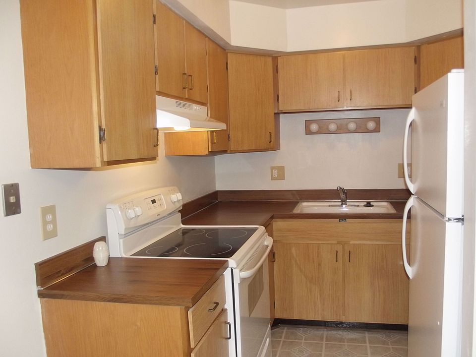 2nd image of 7590 Manor Cir APT 202