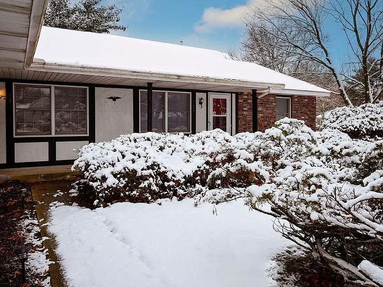 34093 Vauxhill Dr — Photo 4