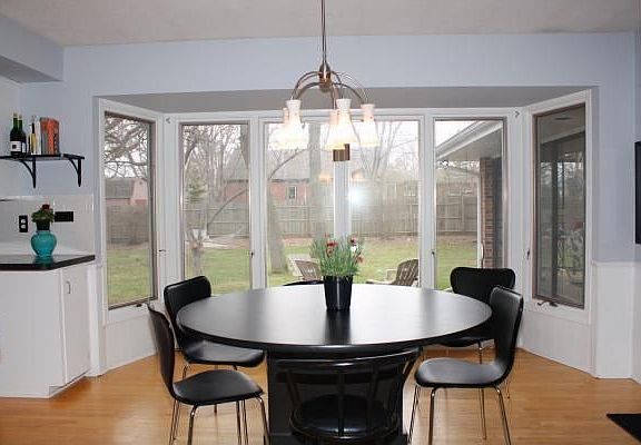 Awesome bay window in DR overlooking backyard
