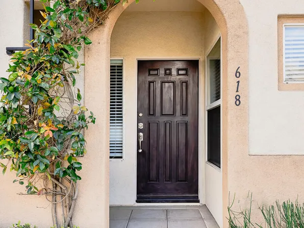 618 E Walnut St, Pasadena, CA 91101