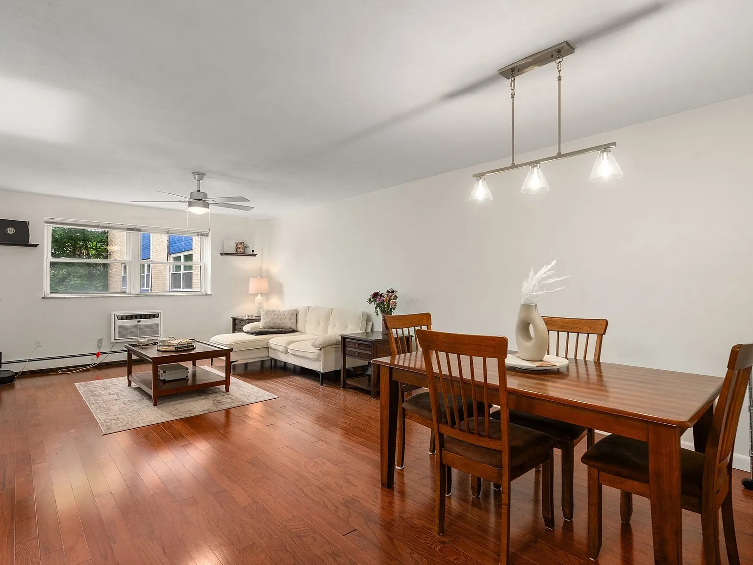 1 bed, 1.0 bath, 670 sqft, $2,400 — Photo 3