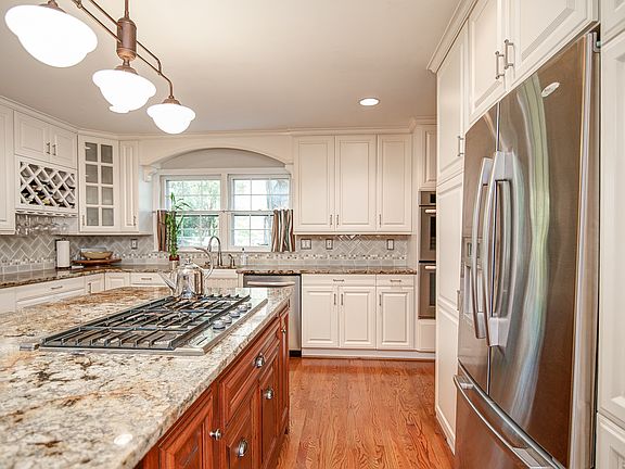 4th image of 800 Wingrave Dr