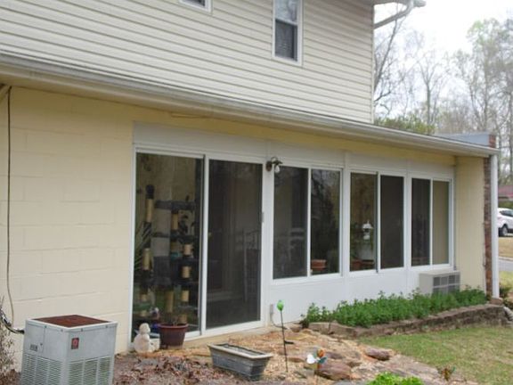 4th image of 742 Scenic Dr NE