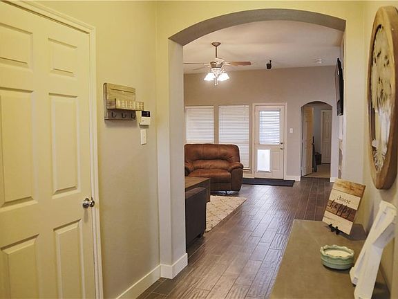 5th image of 208 Admiral Dr