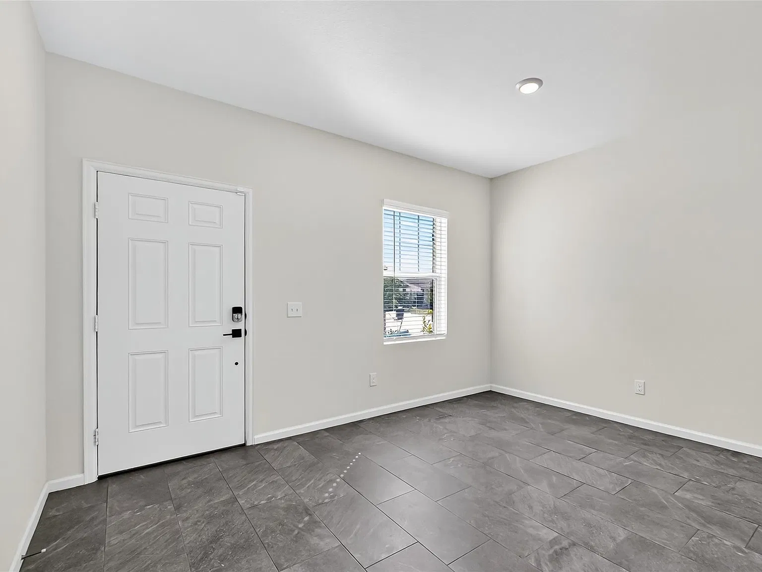 3 bed, 2.5 bath, 2184 sqft, $2,300 — Photo 3