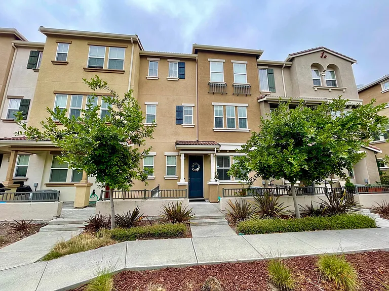 2355 Gibbons St — Photo 1