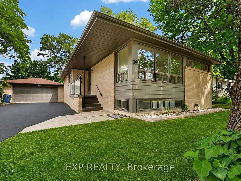 39 Treadgold Cres — Photo 1