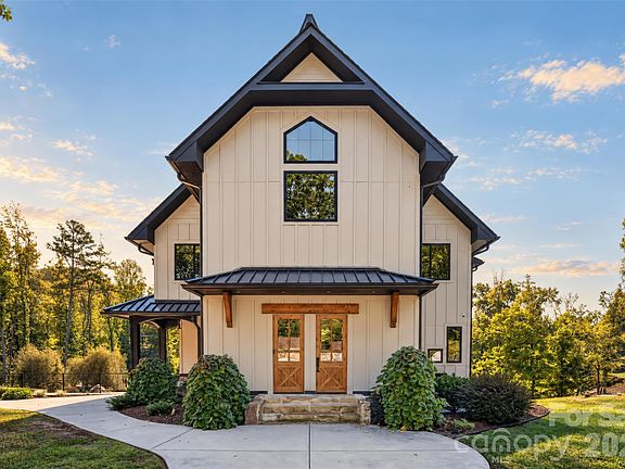 3rd image of 222 Greenbay Rd