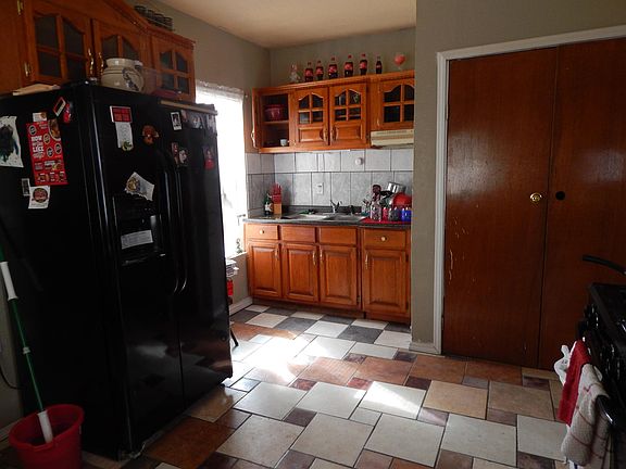 4th image of 3807 Mountain Ave