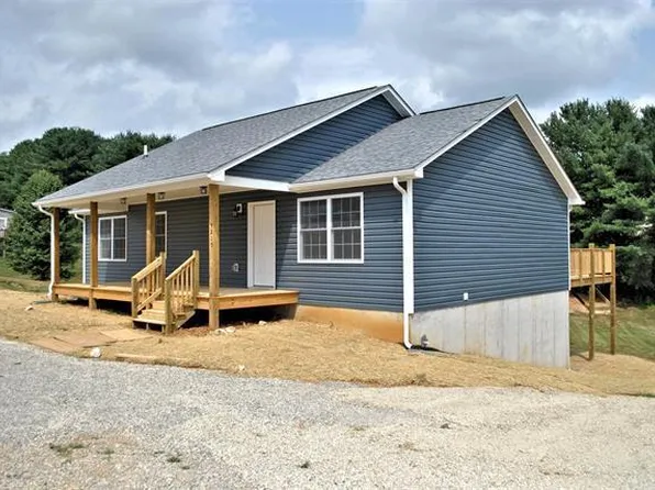 55 Amelia Ln, Hillsville, VA 24343