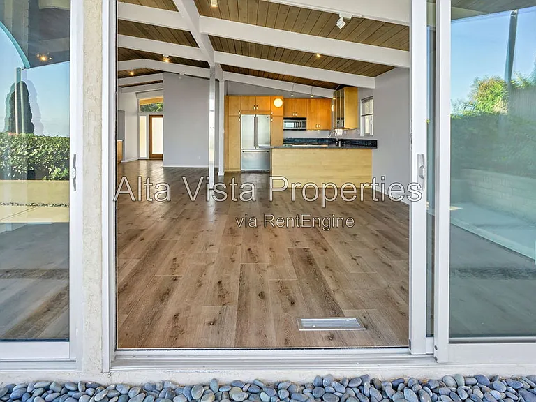 2569 Loring St — Photo 14