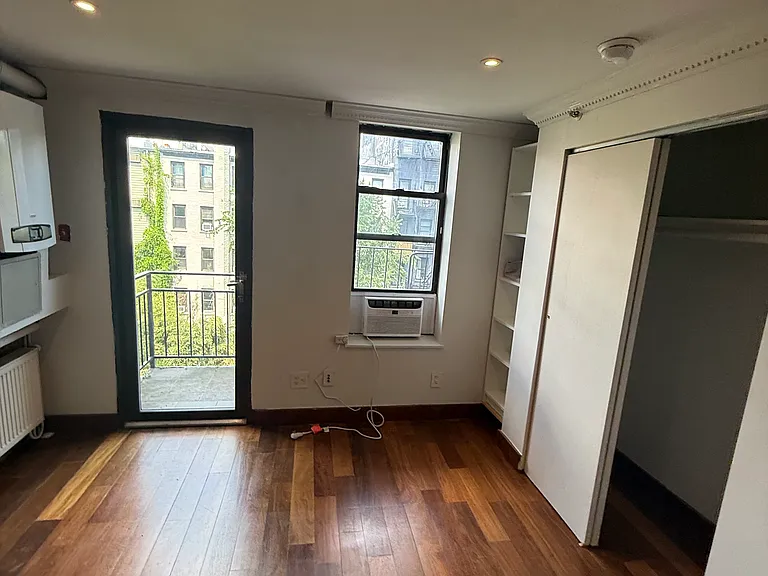 515 E 5th St #4B — Photo 3