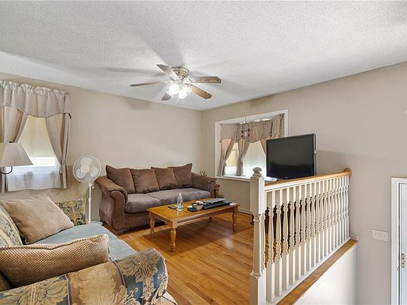 3rd image of 1406 N Osage Trl