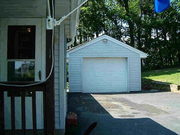 Detached 1 Car Garage