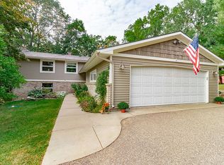 1292 Krattley Ln N, Hudson, WI 54016