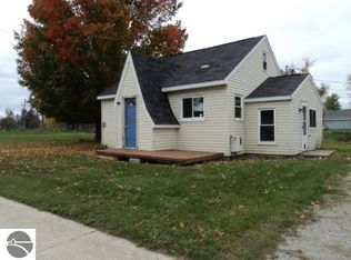 231 Grant St, Sterling, MI 48659