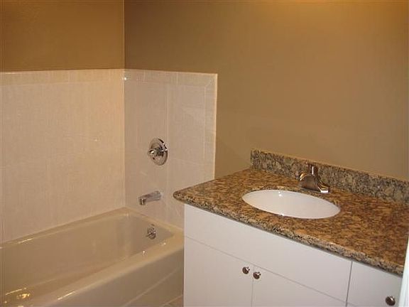 4th image of 71 Maddux Ave