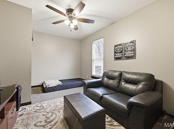 5th image of 39024 Winter St