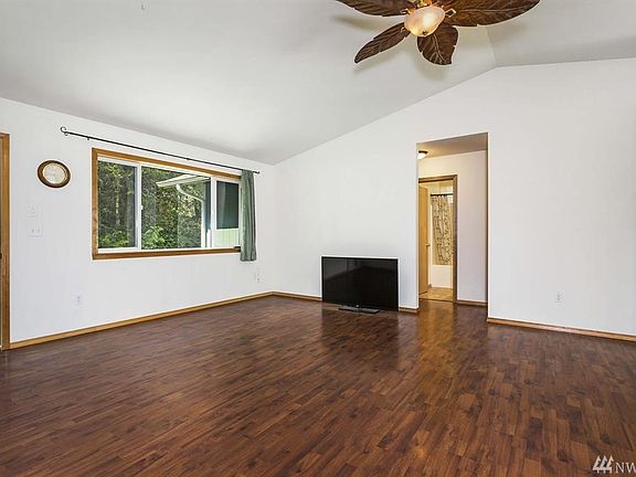 4th image of 343 Bishop Hill Cir
