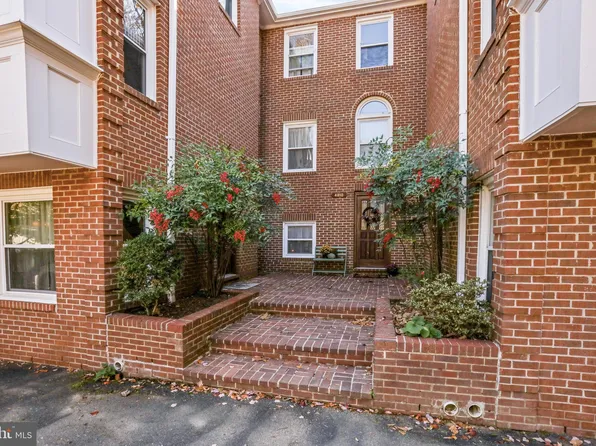 4806 Fairfax Dr #5, Arlington, VA 22203