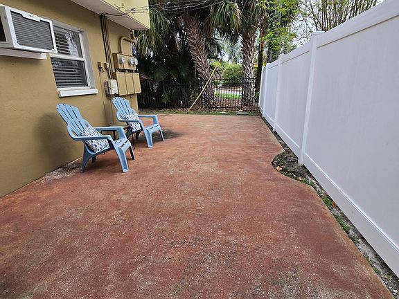 4th image of 601 Monterey Blvd NE #7