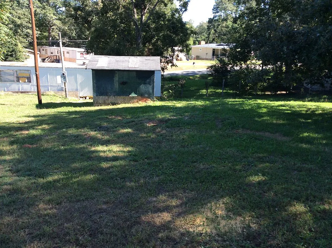 3 bed, 1.0 bath, 1000 sqft, $1,000 — Photo 2