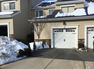 23 Villas Cir, Melville, NY 11747