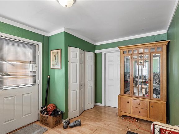 5th image of 403 Highmoor Dr