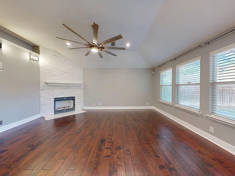 1009 Crimson Cove Dr — Photo 9