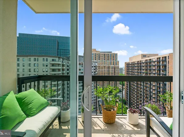 1211 S Eads St APT 1510, Arlington, VA 22202