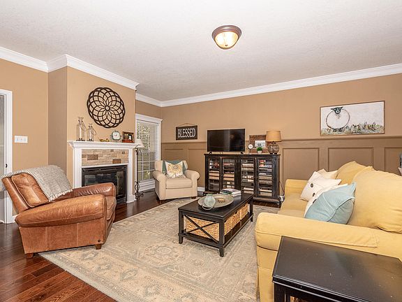 5th image of 563 River Run Dr