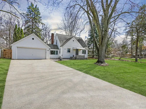 1745 Petrolia, West Bloomfield, MI 48324