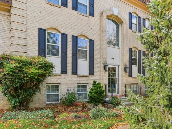 Versailles Apartments