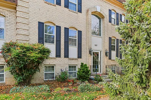 Versailles Apartments Photo 1